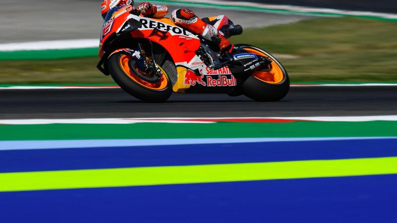 MotoGP, scontro Rossi-Marquez a Misano. Nessuna penalit&agrave;