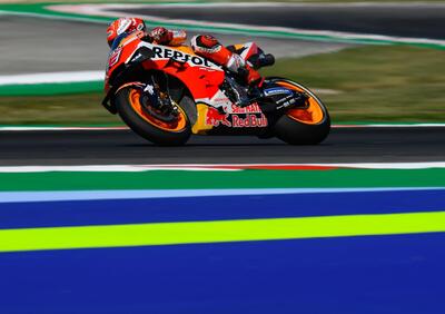 MotoGP, scontro Rossi-Marquez a Misano. Nessuna penalità