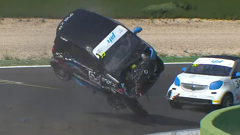 Smart EQ Cup 2019 | Ripicche, incidente, capottone a Vallelunga [VIDEO] 