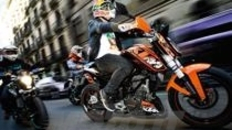 Compra un 125 Duke e KTM ti offre i primi 3.000 km di benzina