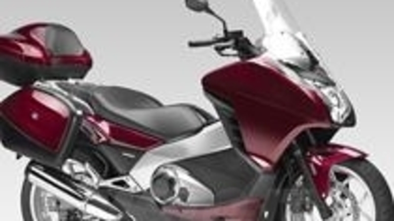 Honda Integra 700. Sembra uno scooter, va come una moto