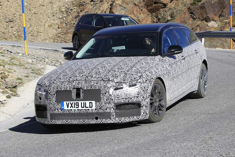 Jaguar XF Sportbrake, le foto spia 