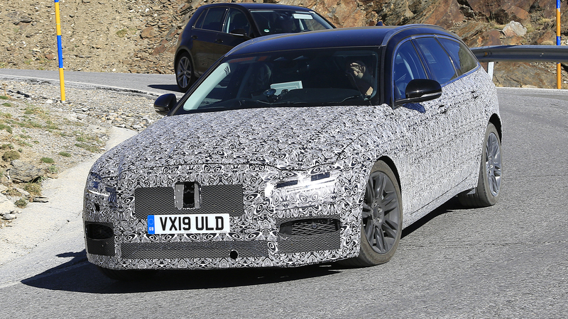 Jaguar XF Sportbrake, le foto spia 