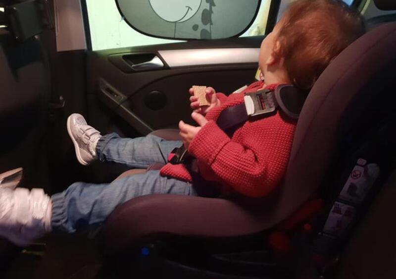 Bimbi dimenticati in auto, a Livorno un servizio di allarme