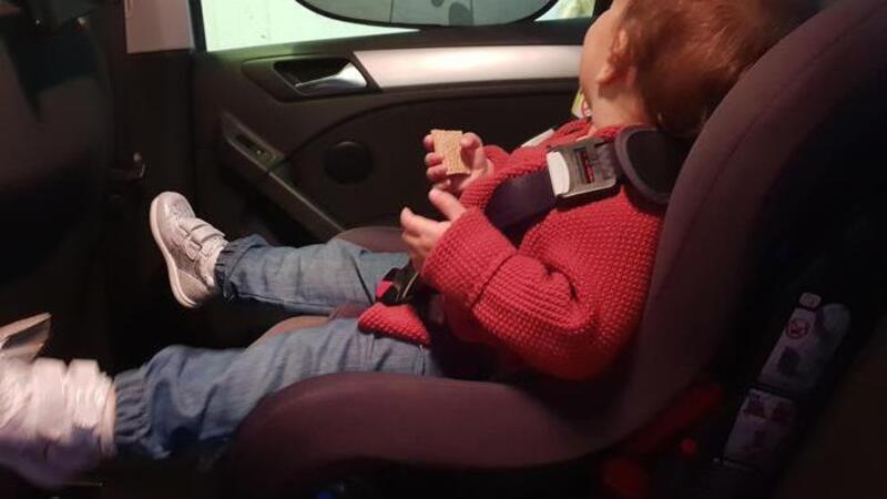 Bimbi dimenticati in auto, a Livorno un servizio di allarme