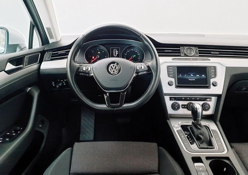 Volkswagen Passat Variant (2014-23) (37)