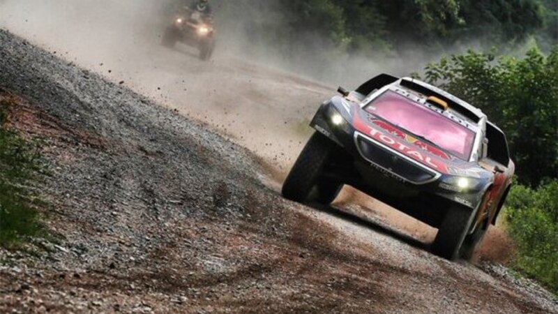 Tre Peugeot 2008 DKR16 al Silk Way Rally