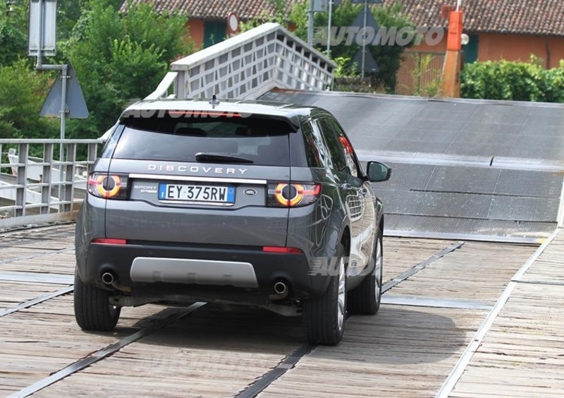 Land Rover Discovery (2016-->>) (57)