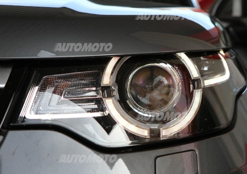 Land Rover Discovery (2016-->>) (69)