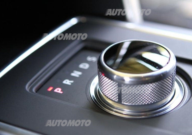 Land Rover Discovery (2016-->>) (67)