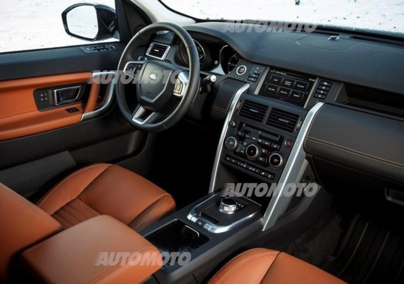Land Rover Discovery (2016-->>) (63)