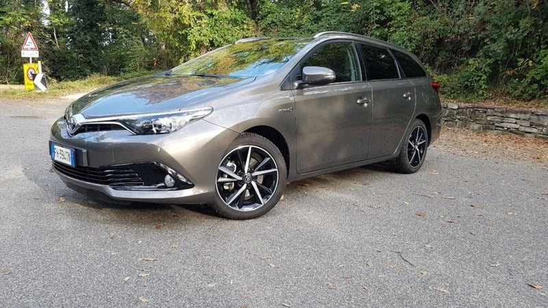 Toyota Auris Station Wagon 1.8 Hybrid Black Edition