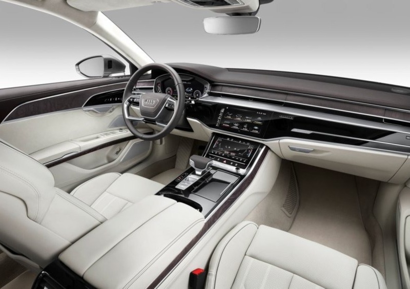 Audi A8 (38)