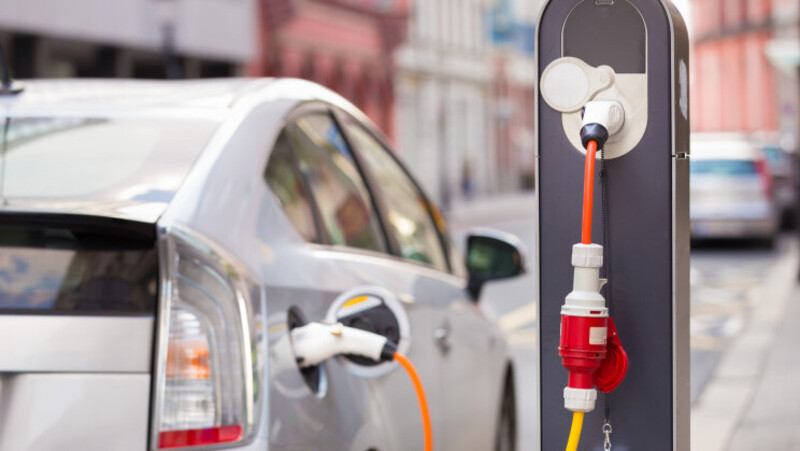 Gli incentivi regionali per l&rsquo;acquisto di auto ibride ed elettriche: come funzionano