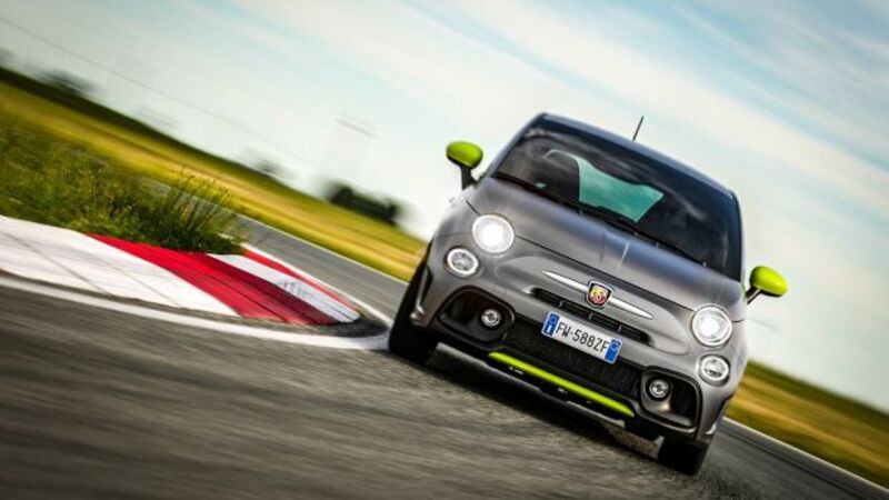 Nuova piccola sportiva FCA: Abarth 595 Pista 165 CV [foto e listino]