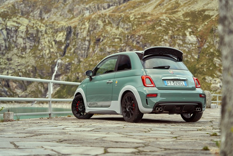 Abarth 695 70&deg; Anniversario, la speciale per il compleanno dello Scorpione 