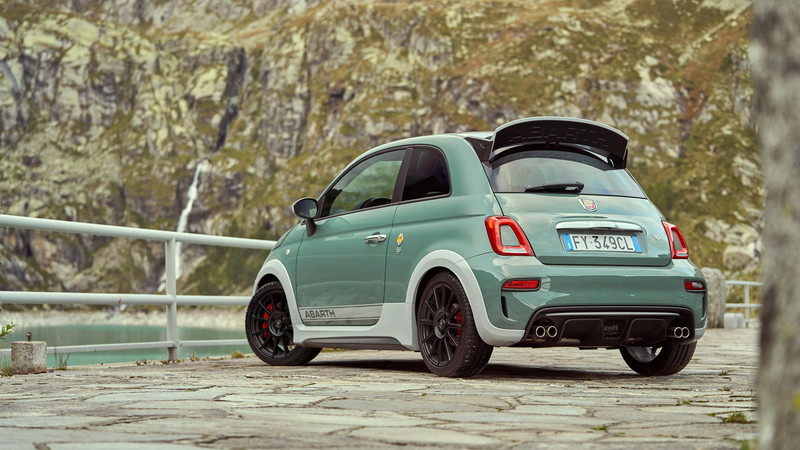 Abarth 695 70&deg; Anniversario, la speciale per il compleanno dello Scorpione 