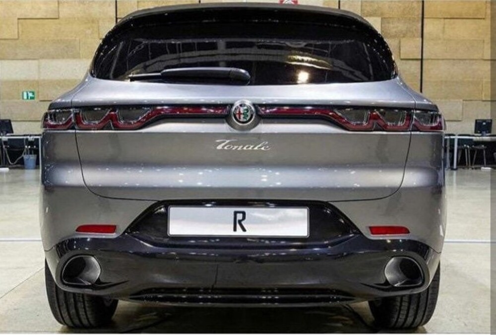 Il &quot;culo&quot; del SUV Alfa Romeo Tonale non attrae come altri, almeno nelle ultime foto non ufficiali. Alla fine sar&agrave; molto pi&ugrave; accattivante?