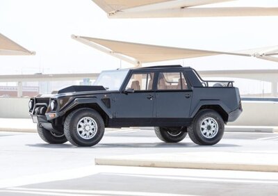 Lamborghini LM002: la nonna della Urus va all’asta