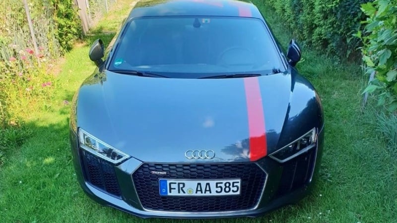 Noleggia la sua Audi R8: gliela rubano