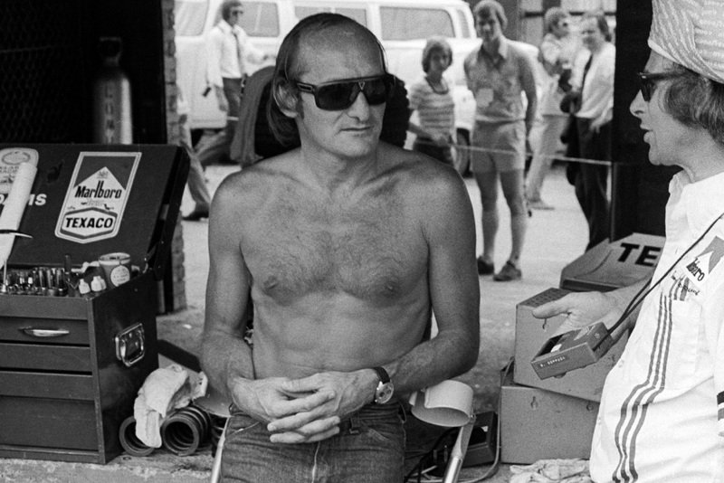 Mike Hailwood e il suo Heuer Carrera Photo credits: MotorSport