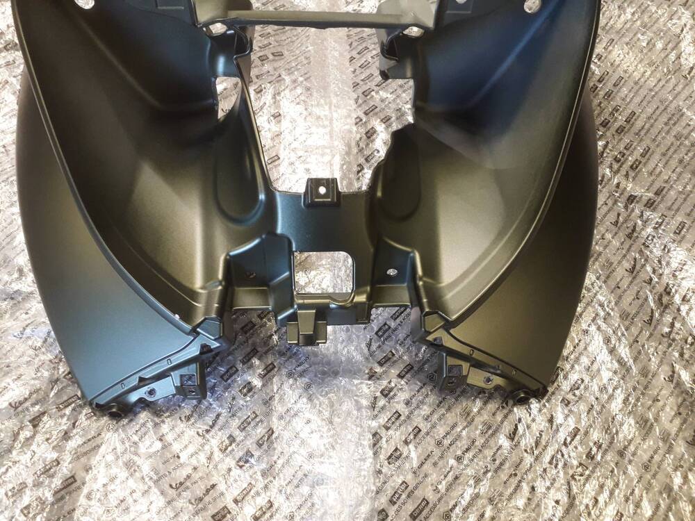 SCUDO ANTERIORE NEW PIAGGIO MP3 VERDE OPACO (4)