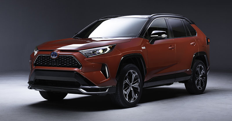 Toyota RAV4, a Los Angeles la versione ibrida plug-in