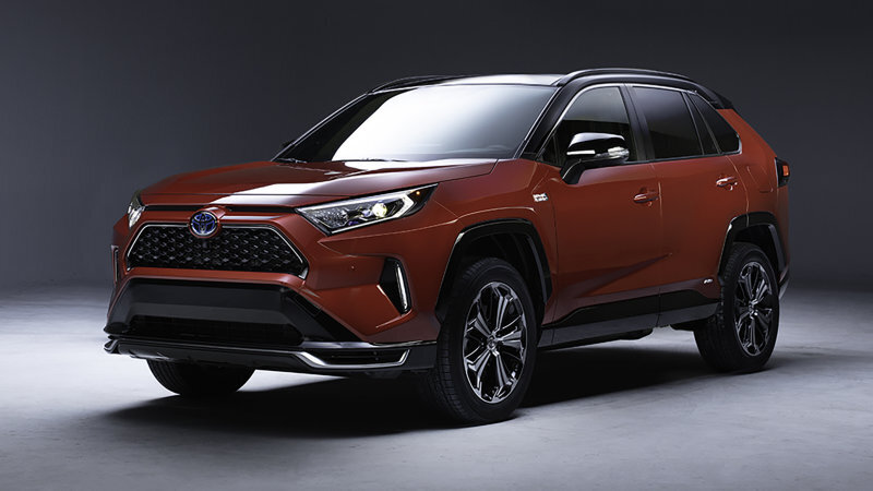 Toyota RAV4, a Los Angeles la versione ibrida plug-in