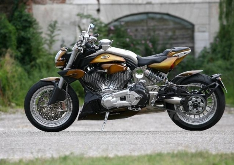 La CR&amp;S DUU in versione stradale in mostra all&#039;EICMA