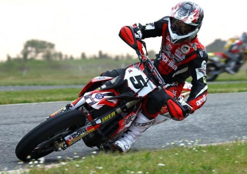 Aprilia conquista il mondiale supermoto S1 2011