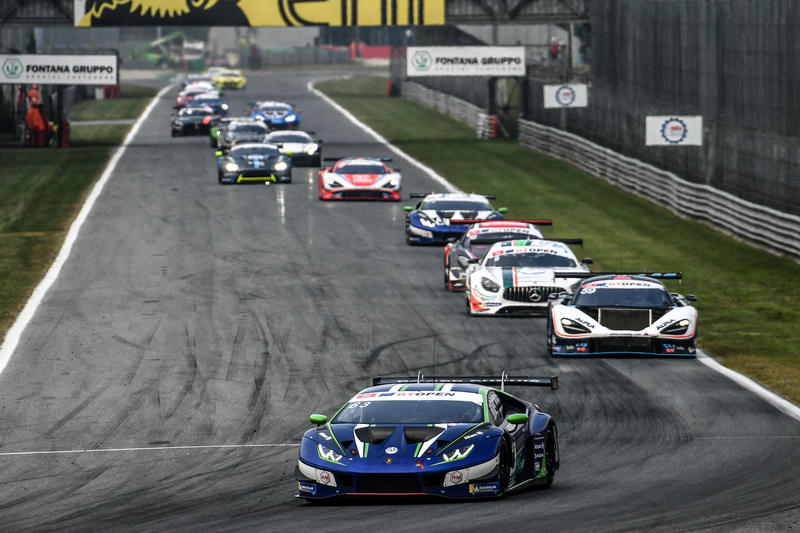 Le Lambo in bagarre a Monza nell'International GT Open