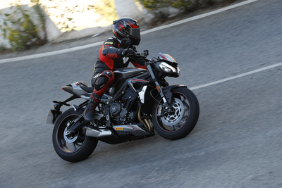 Triumph Street Triple RS TEST: pi&ugrave; bella, pi&ugrave; muscolosa