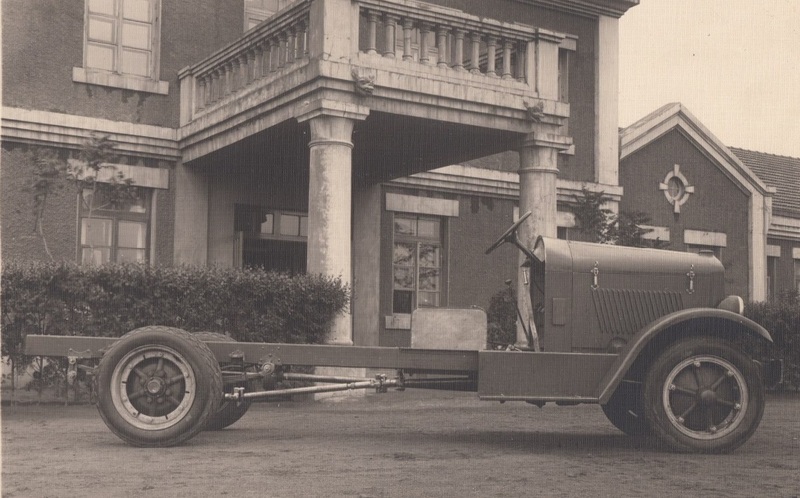 Il Minsheng 75 del 1931 &egrave; il primo veicolo a motore interamente cinese della storia. Fu ideato dall&#039;ingegnere americano Daniel F. Myers