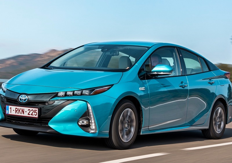 Toyota Prius Plug-in (2017-23) (2)