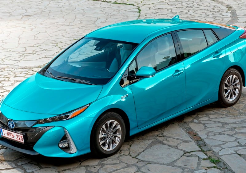 Toyota Prius Plug-in (2017-23) (3)