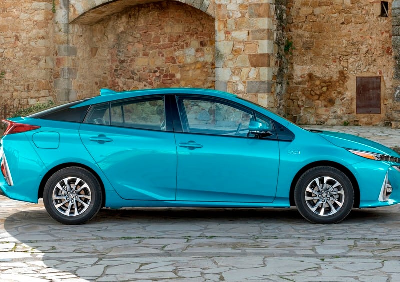 Toyota Prius Plug-in (2017-23) (4)