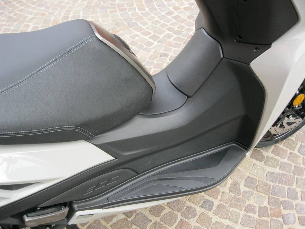 Kymco Agility 300i (2021 - 25) (4)