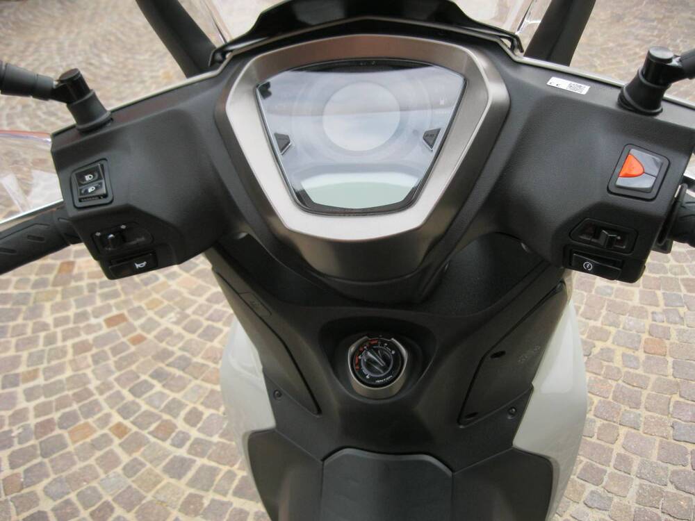 Kymco Agility 300i (2021 - 25) (5)