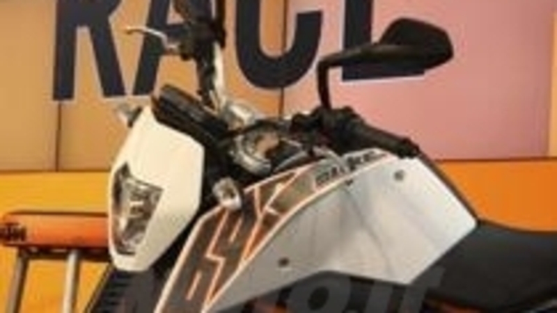 KTM 690 Duke e 200 Duke