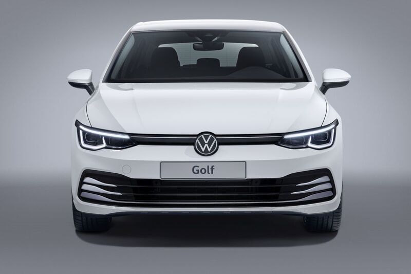Il frontale, pi&ugrave; filante, della Golf 8