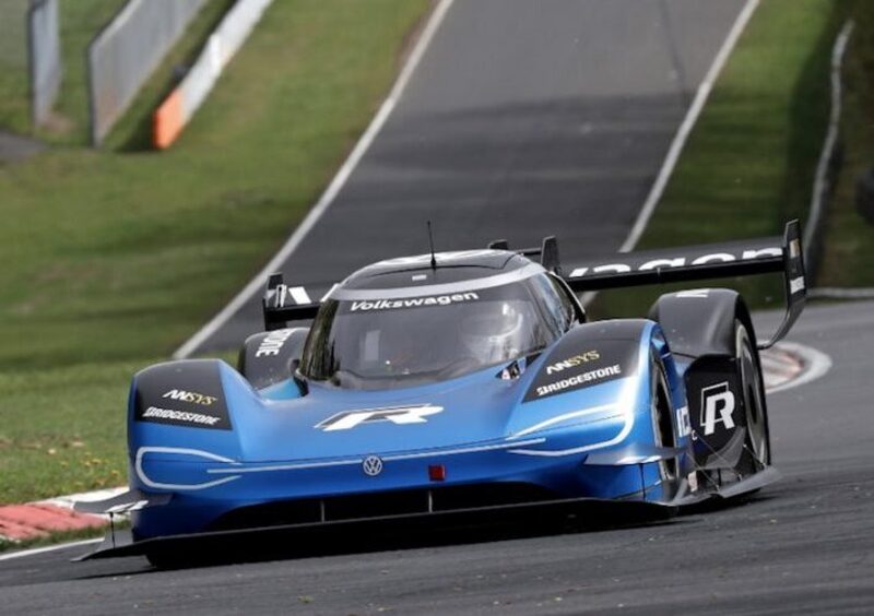 Volkswagen ID R Challenge, Julian Kunze ha battuto il record di Dumas al Nurburgring 