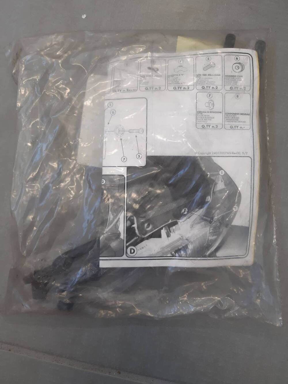 KIT STAFFE CUPOLINO SUZUKI BURGMAN K7 125/ Givi (2)