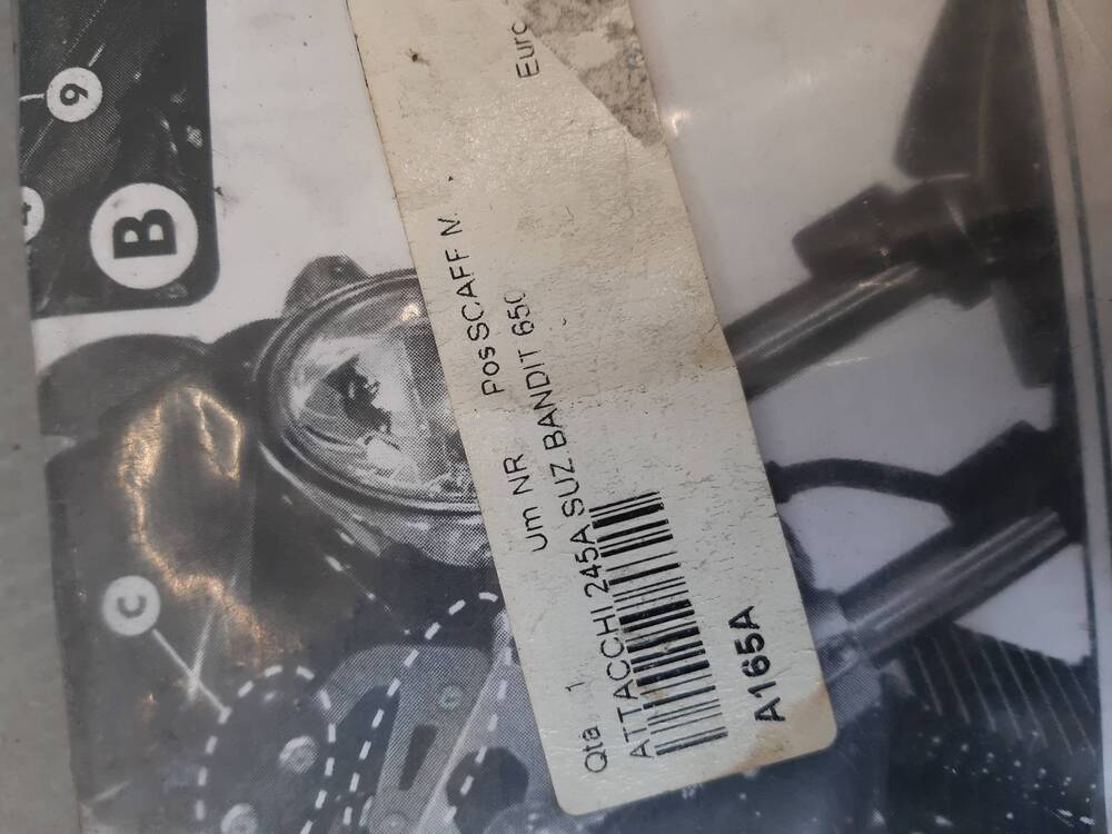 KIT ATTACCHI CUPOLINO SUZUKI BANDIT 650 Givi (2)