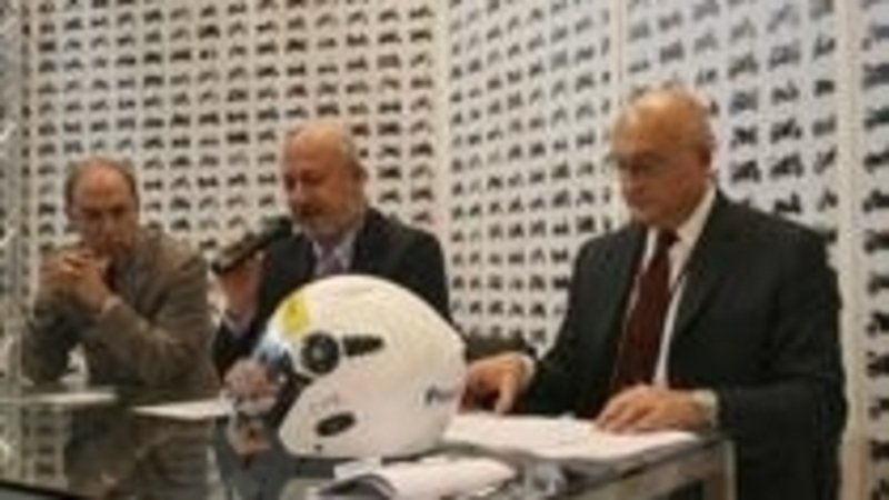 Arriva il casco elettronico