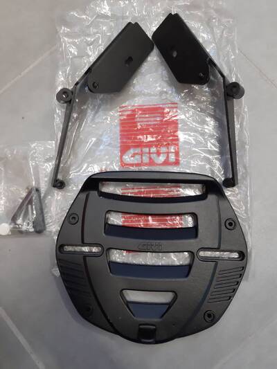 PIASTRA BAULETTO MAJESTIC 125-150 Givi