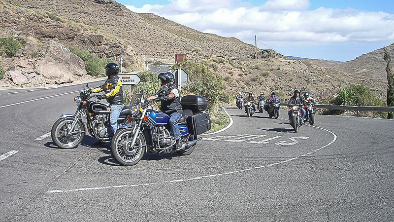 Queens&rsquo; Cavalcade. Bouquet di Canarie in Moto