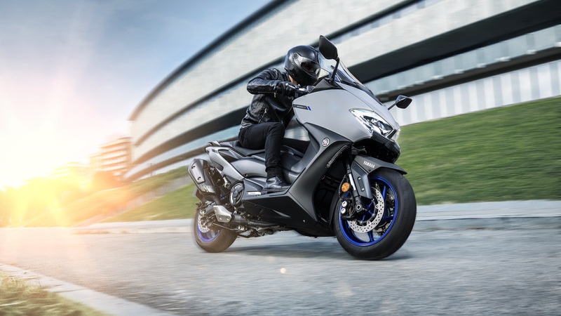 Nuovo TMAX 560 e TECH MAX 2020 a EICMA 2019: foto, dati e prezzo