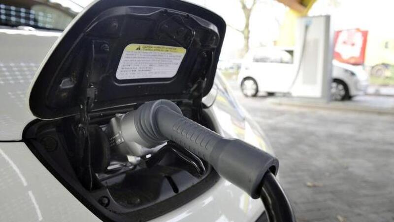 Germania, un milione di colonnine di ricarica per auto elettriche entro il 2030