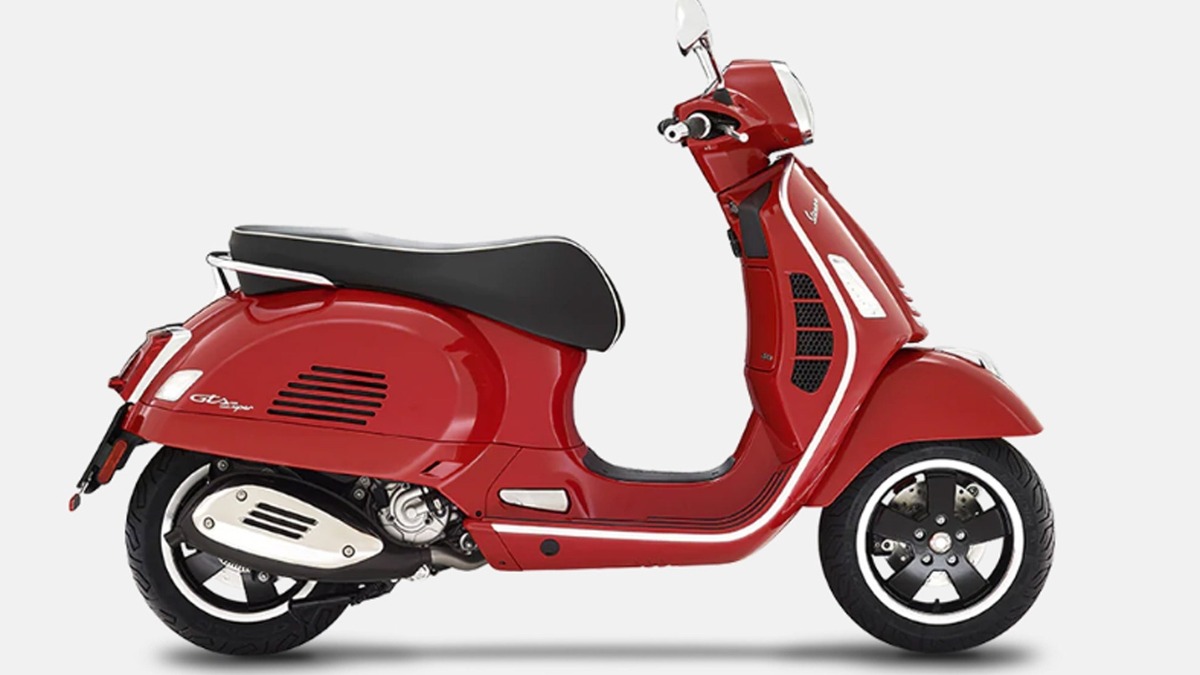 Vespa GTS 300 Super Hpe (2018 19), prezzo e scheda tecnica