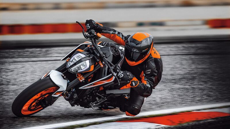 KTM 890 Duke R a EICMA 2019: video, foto, dati e prezzo